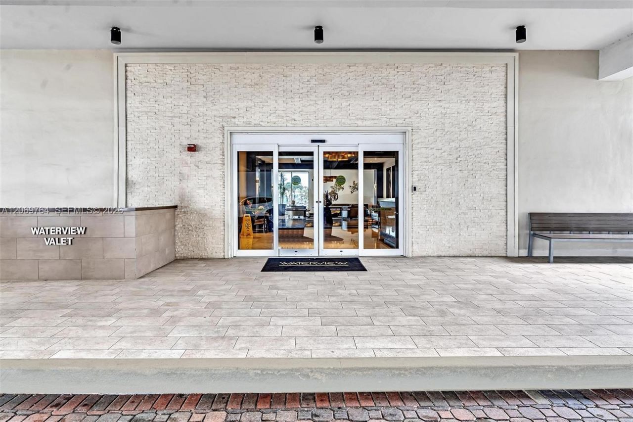 20505 E Country Club Dr , Unit 1036, Aventura, FL 33180 Photo