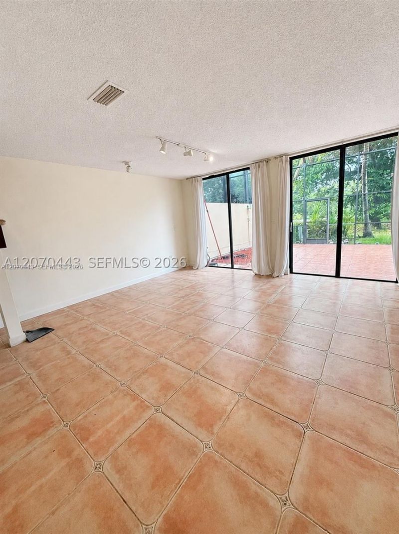 3522 Torremolinos Ave, Unit E-31, Doral, FL 33178 Photo