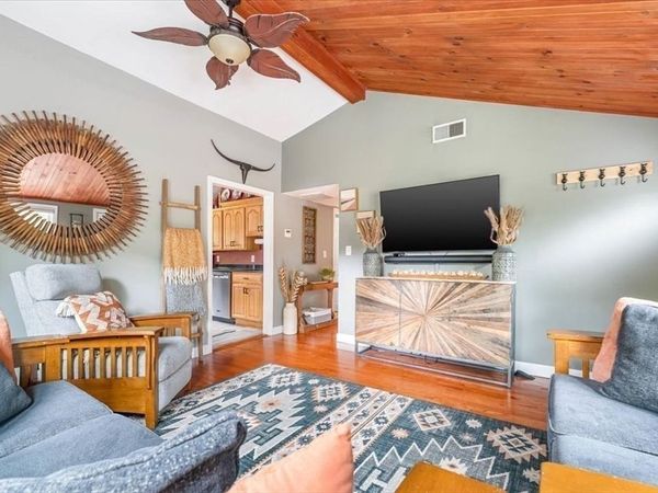 18 Carol Ave, Pembroke, MA 02359
