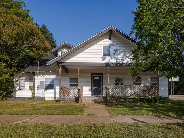 310 S Rusk Street , Groesbeck, TX 76642