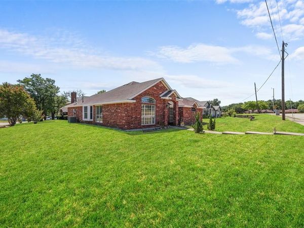 1064 The Meadows Parkway, DeSoto, TX 75115