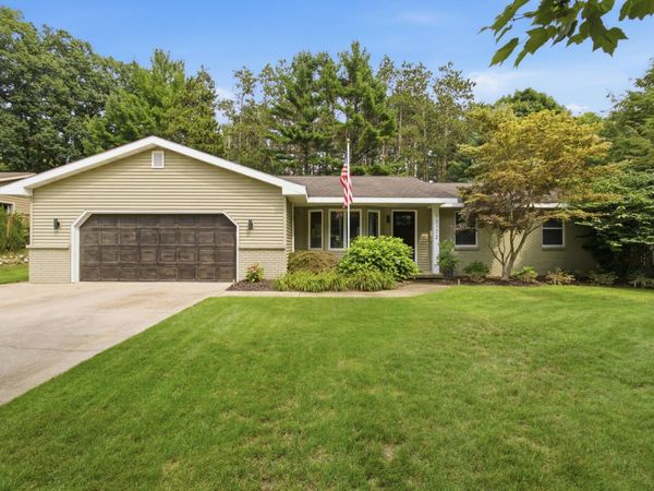 13172 Sikkema Drive, Grand Haven, MI 49417
