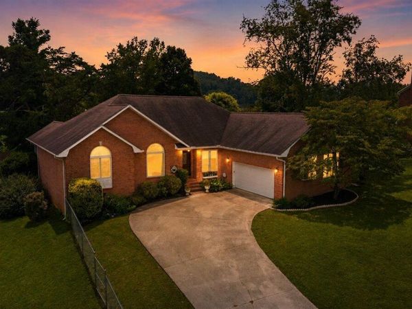 185 Nance Lane, Jacksboro, TN 37757