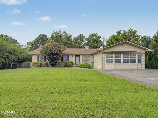 1121 Smokyview Drive, Sevierville, TN 37862