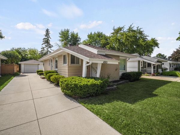 4921 N 104th STREET, Milwaukee, WI 53225