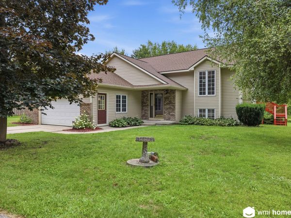 5303 Tiffany Avenue NE, Rockford, MI 49341