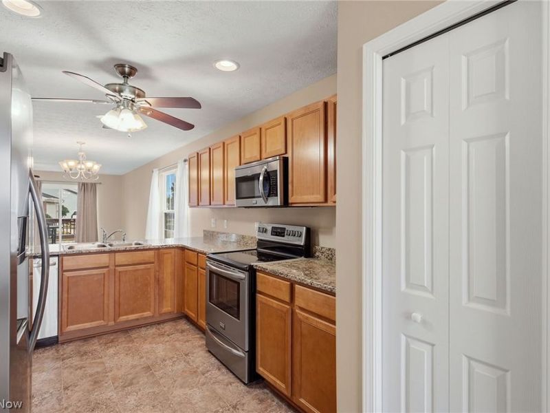 37470 Tail Feather Drive, North Ridgeville, OH 44039 Photo 7