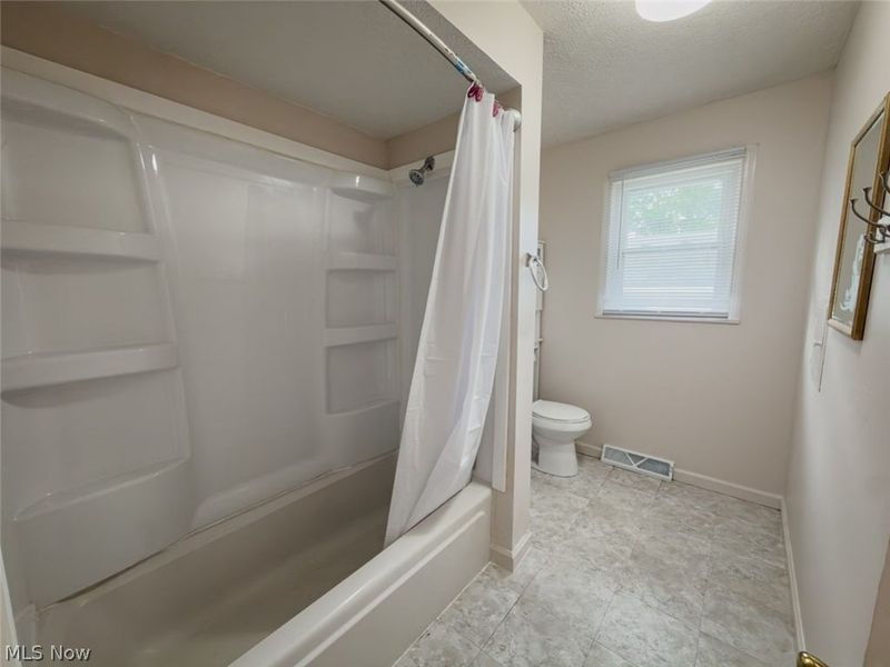 890 Independence Avenue, Akron, OH 44310 Photo 10