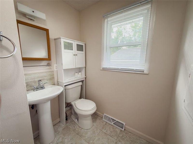 890 Independence Avenue, Akron, OH 44310 Photo 11