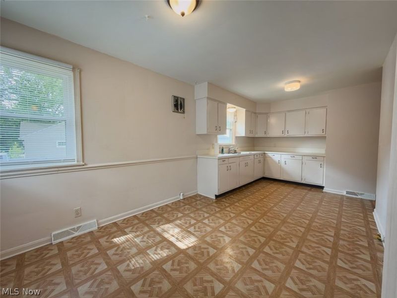 890 Independence Avenue, Akron, OH 44310 Photo 7