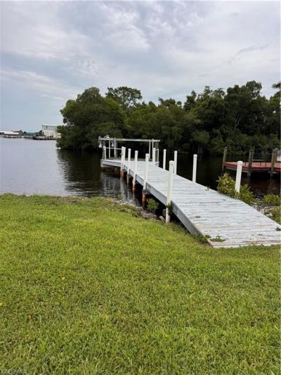 324 Shoreland Dr , Fort Myers, FL 33905 Photo