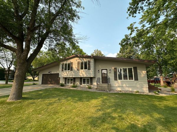 801 Sunrise Boulevard, Redwood Falls, MN 56283