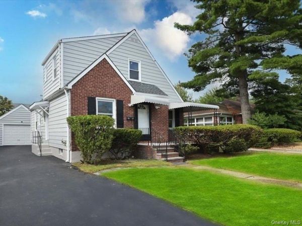 1517 Falmouth Avenue, New Hyde Park, NY 11040