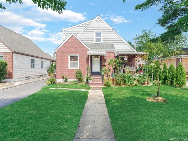 1517 Falmouth Avenue, New Hyde Park, NY 11040