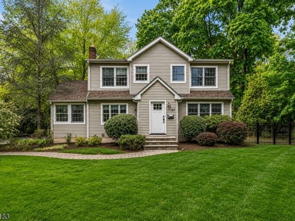 63 Park Ave, Wyckoff, NJ 07481