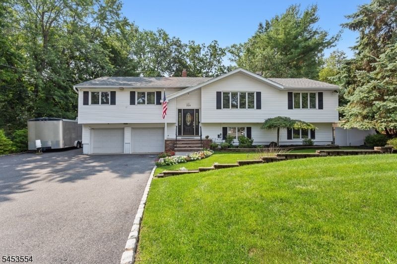 228 Dorothy Dr, North Haledon, NJ 07508 Main Photo