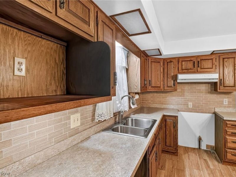 2196 Renwick Drive, Poland, OH 44514 Photo 9