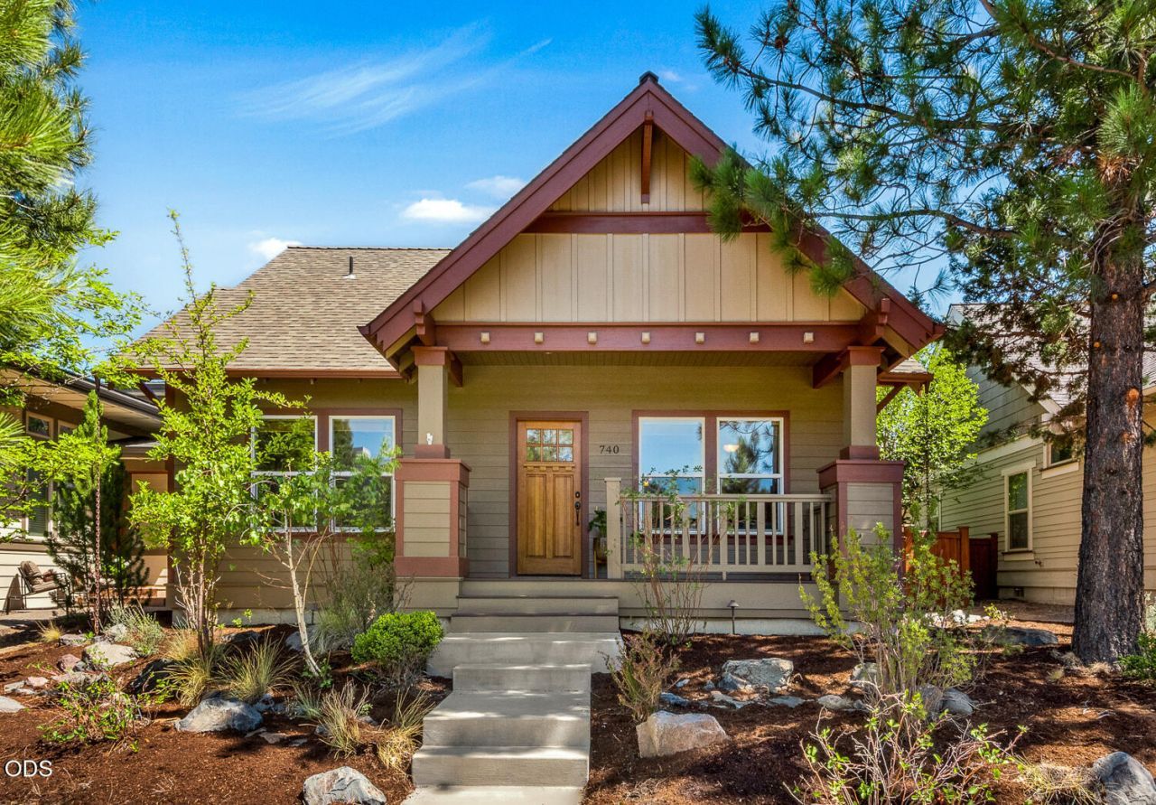 740 NW Mount Washington Drive, Bend, OR 97703 Main Photo