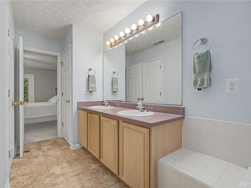 9360 Sawgrass Drive, Miamisburg, OH 45342 Photo 28