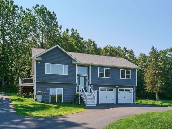 58 Pleasant St, Southampton, MA 01073