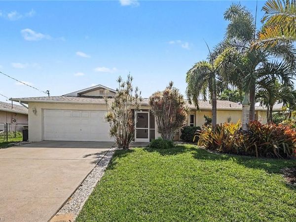 2205 SE 10th PL , CAPE CORAL, FL 33990