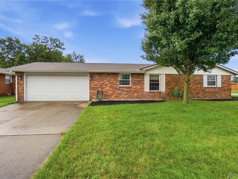 11 E Bonomo Drive, Fairborn, OH 45324 Photo 5