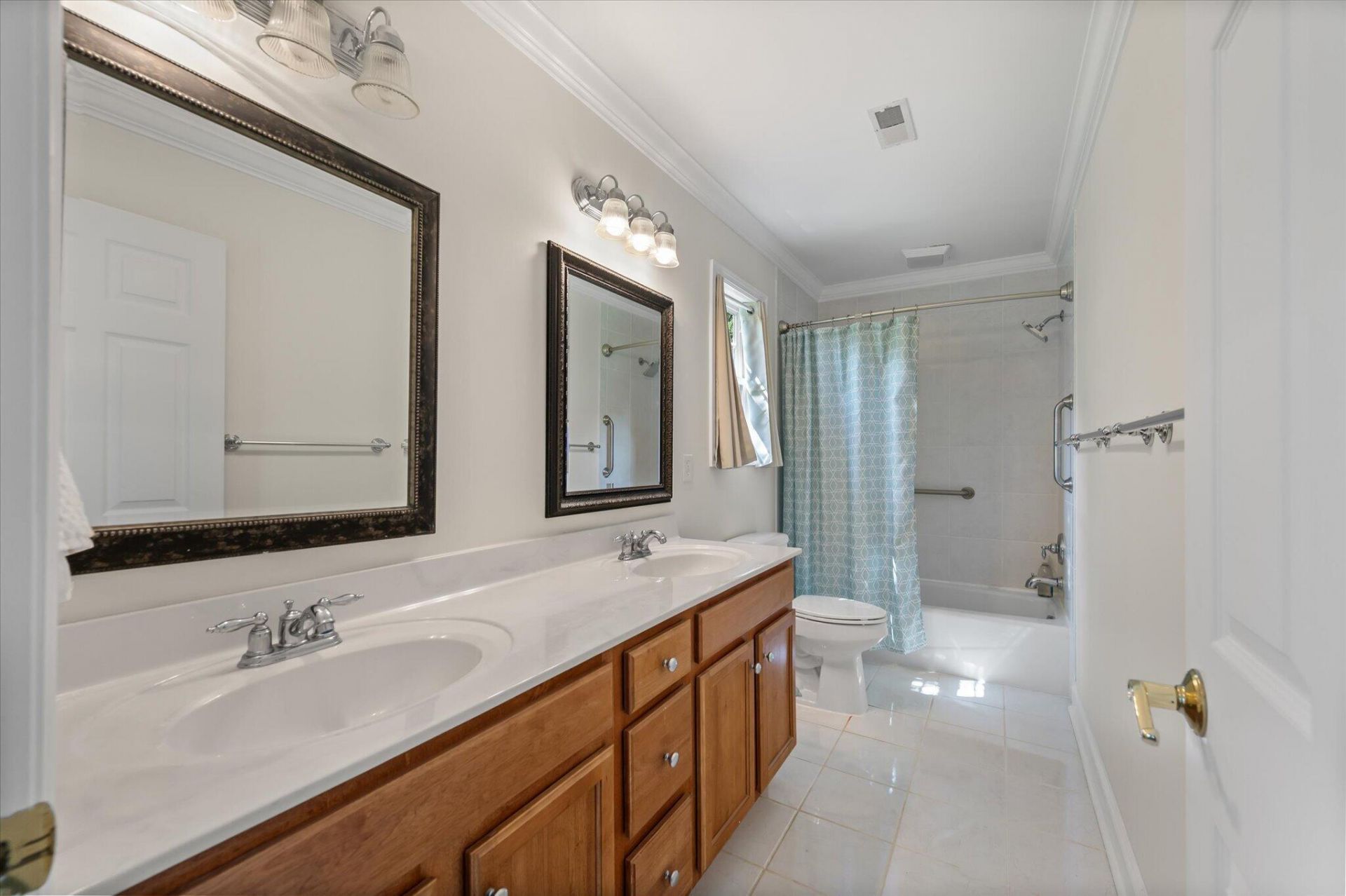 1683 Pierpont Avenue Photo 21