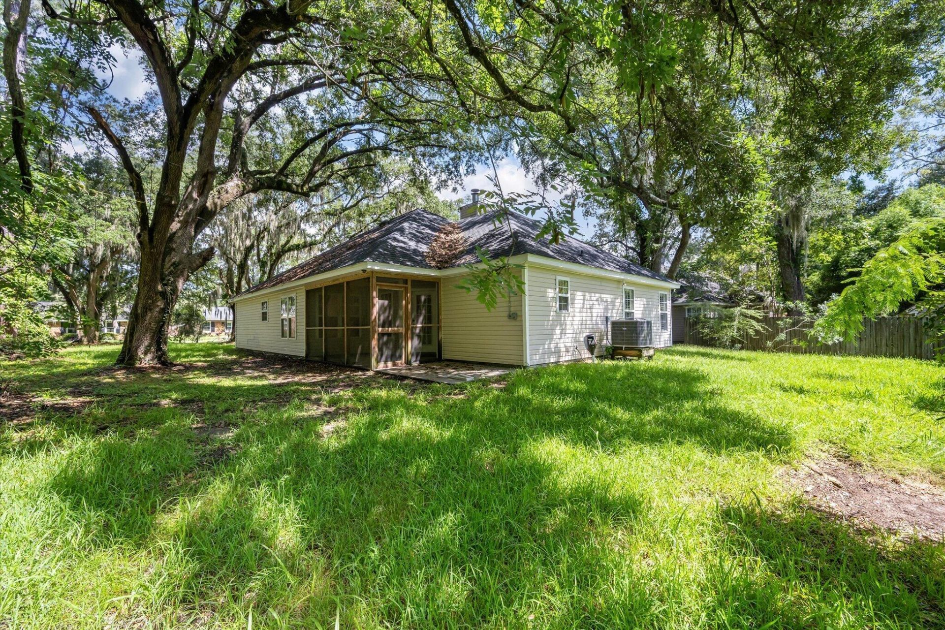 1683 Pierpont Avenue Photo 33