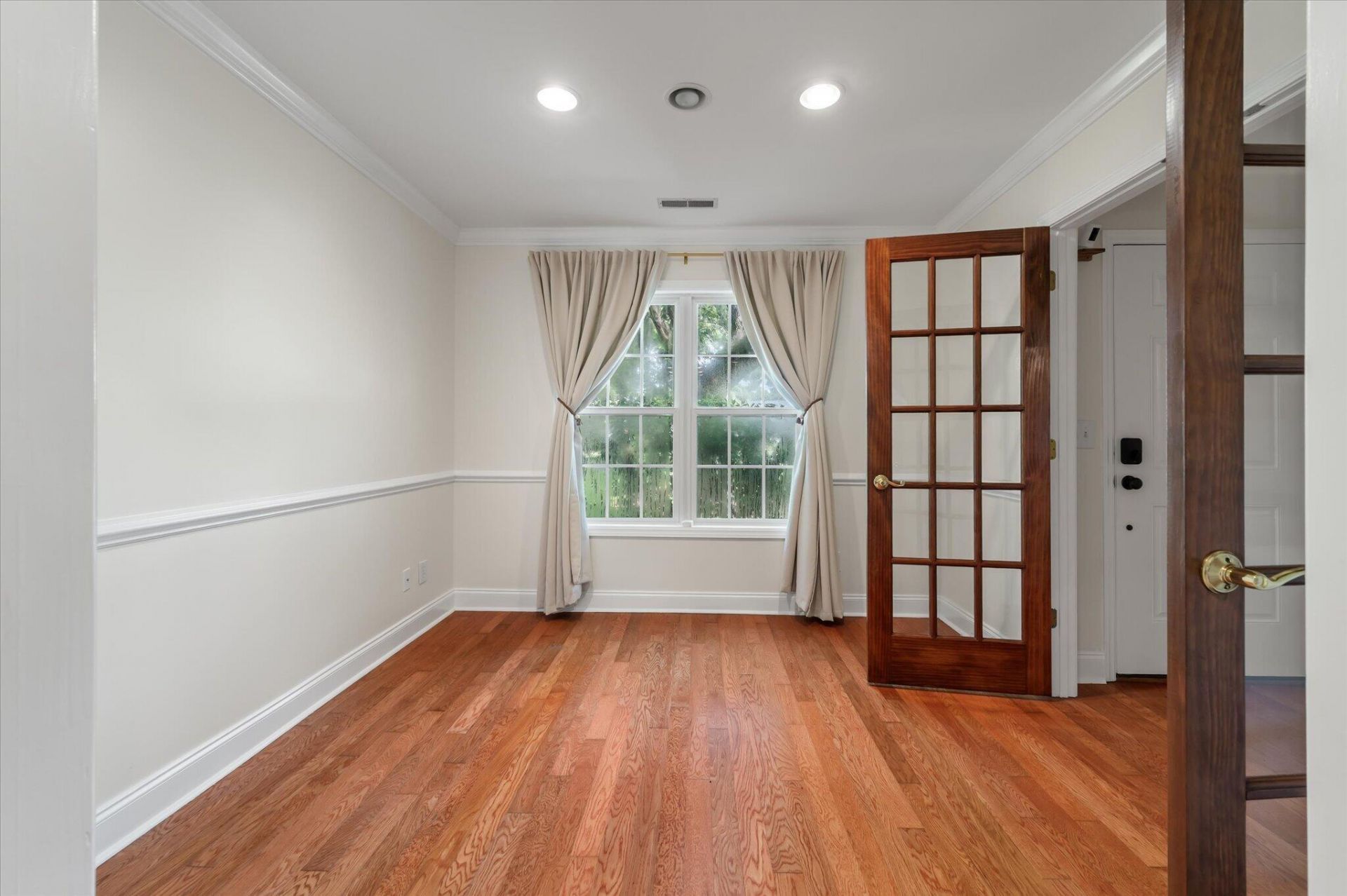 1683 Pierpont Avenue Photo 8