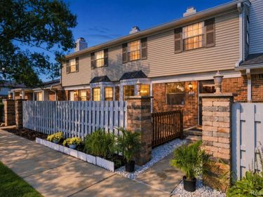 2101 E Vine Way Drive, Unit 93, Canton Township, Mi 48188