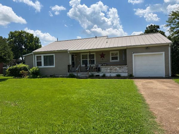 1206 2nd St, Tuscumbia, AL 35674