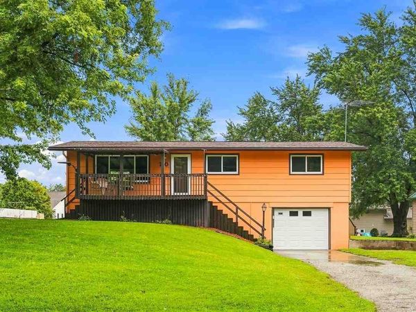710 13th St, Wellman, IA 52356