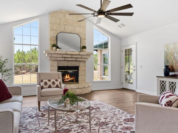 207 Meadow Oaks DR, Dripping Springs, TX 78620