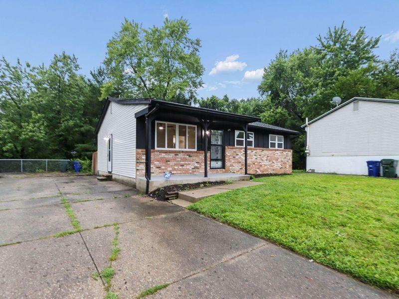 5385 Sherry Court , Columbus, OH 43232 Photo 3