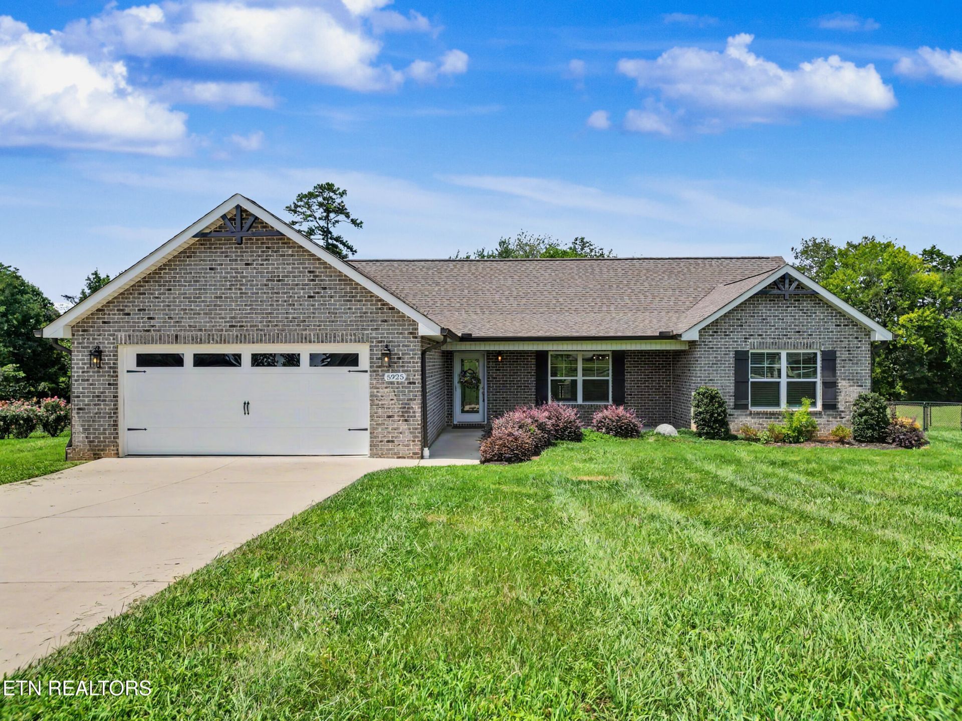 5925 Chester Lane, Maryville, TN 37801 Main Photo