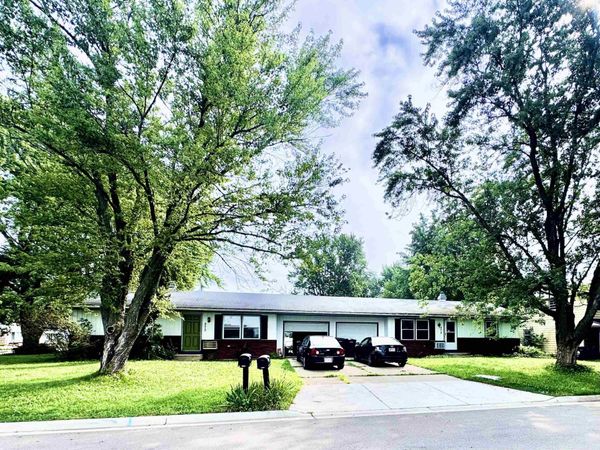 273-275 Brakefield Drive, Janesville, WI 53546