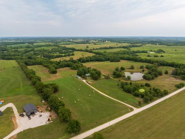 000 SE McBee Chapel Road, Braymer, MO 64624