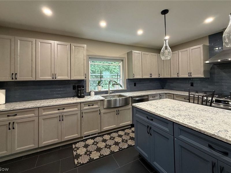 10990 Mayfield Road, Chardon, OH 44024 Photo 2