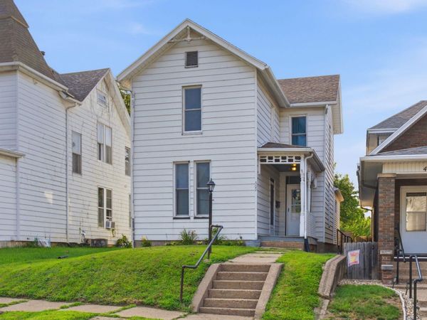 409 W 4TH ST, Muscatine, IA 52761