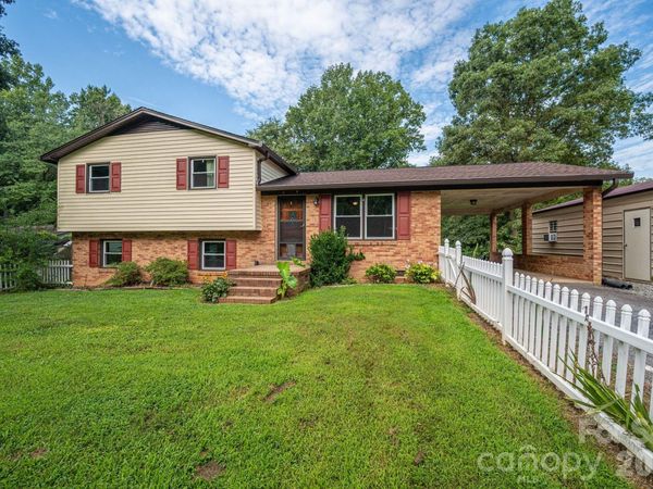 1369 Chancellor Drive, Claremont, NC 28610