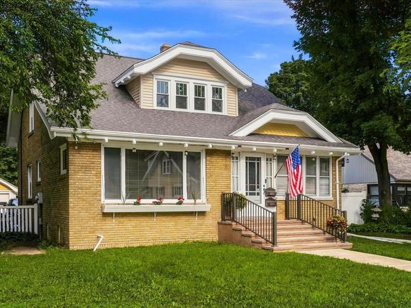 W65N780 Washington AVENUE, Cedarburg, WI 53012