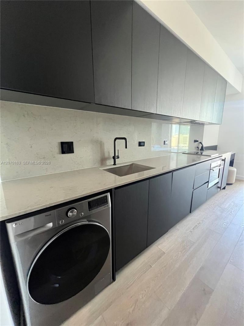 20 NE 11 St, Unit 1204, Miami, FL 33132 Photo