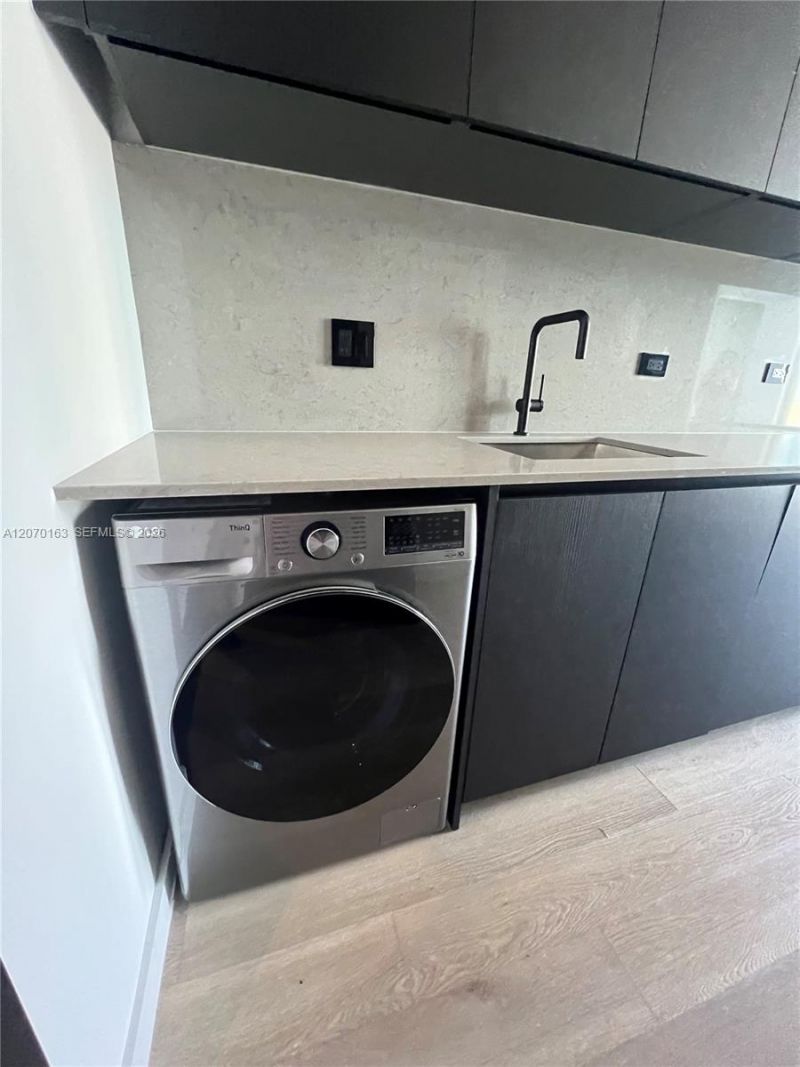 20 NE 11 St, Unit 1204, Miami, FL 33132 Photo