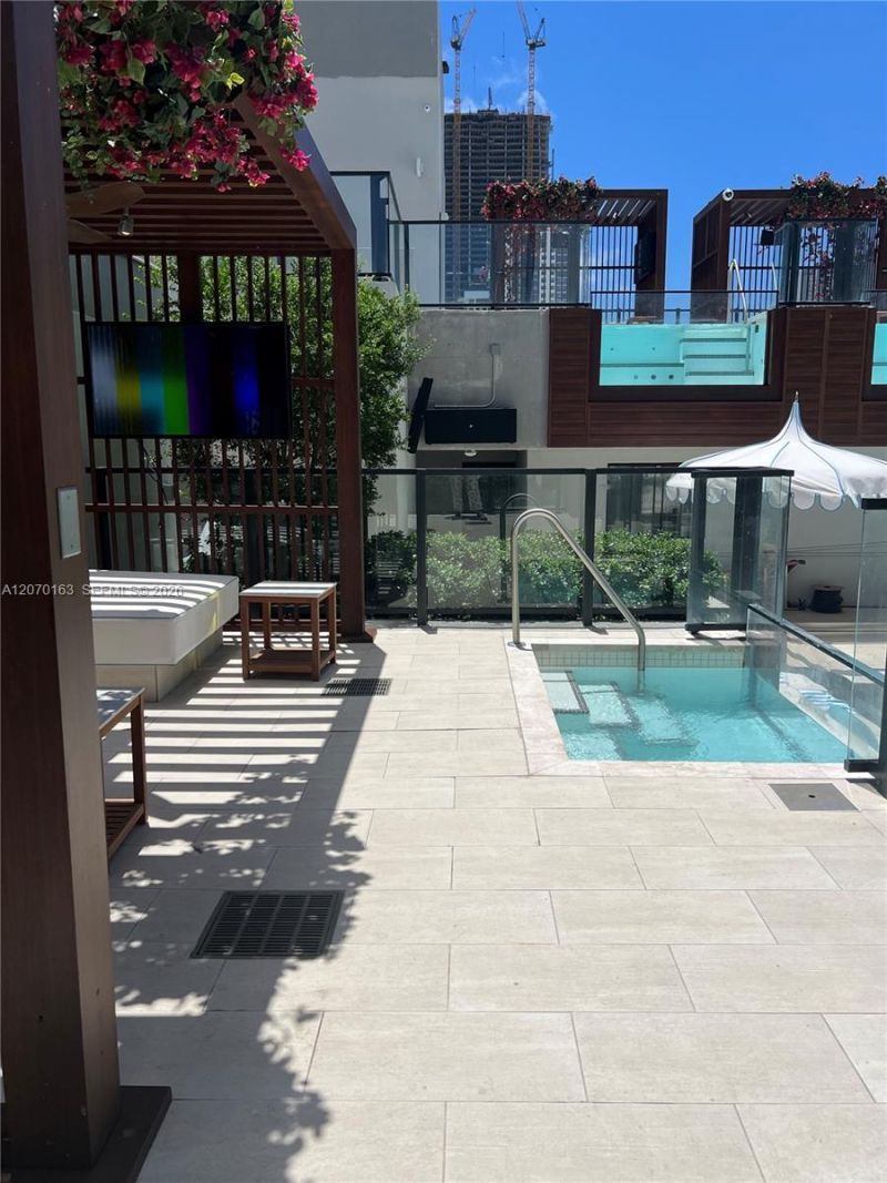 20 NE 11 St, Unit 1204, Miami, FL 33132 Photo