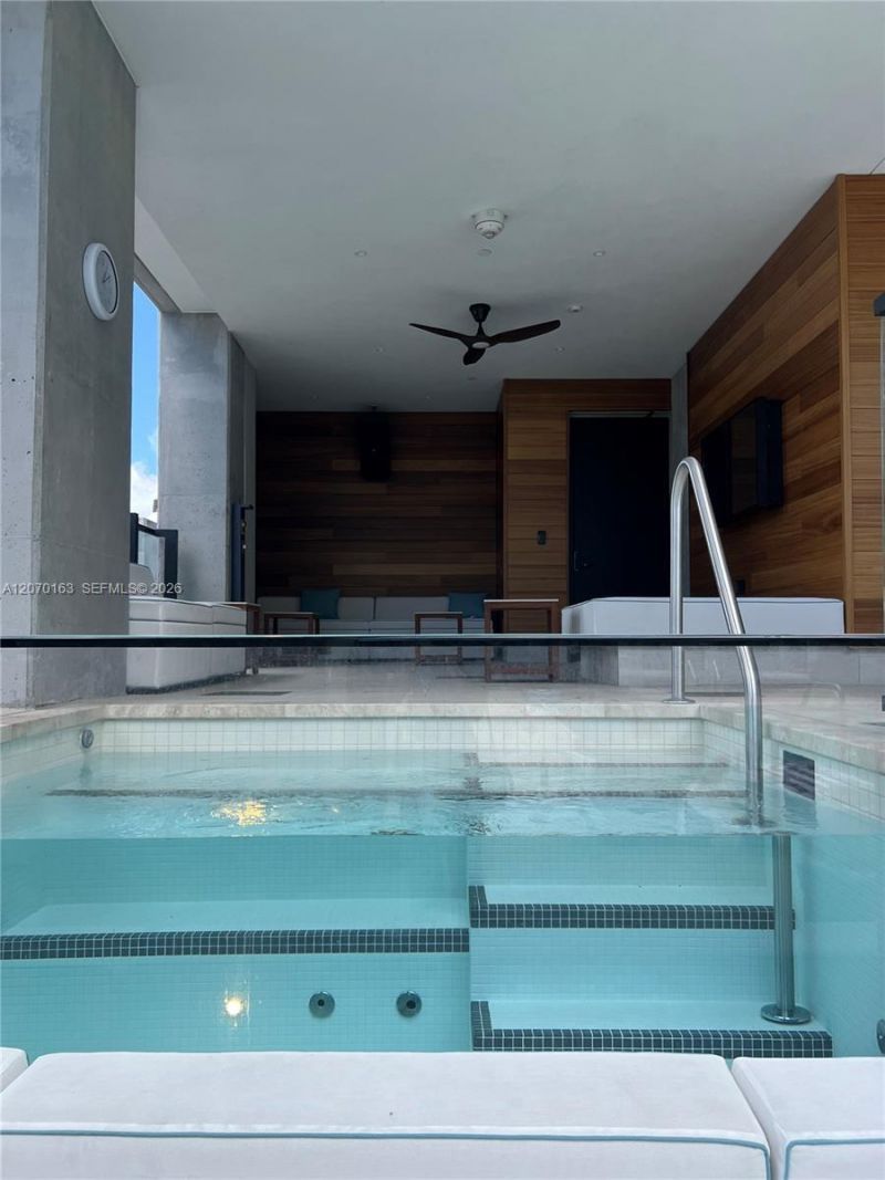 20 NE 11 St, Unit 1204, Miami, FL 33132 Photo