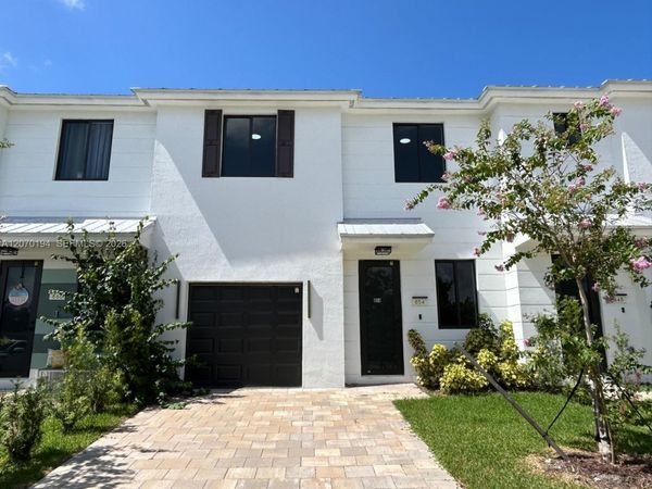 854 SW 1st St , Florida City, FL 33034