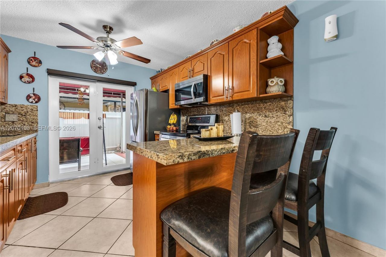 2765 W 61st Pl, Unit 103, Hialeah, FL 33016 Photo