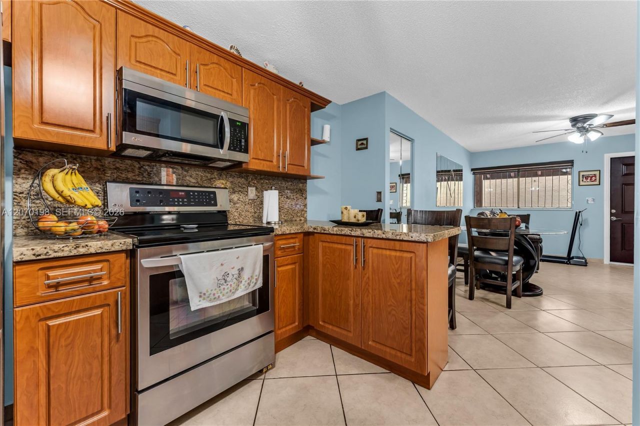 2765 W 61st Pl, Unit 103, Hialeah, FL 33016 Photo