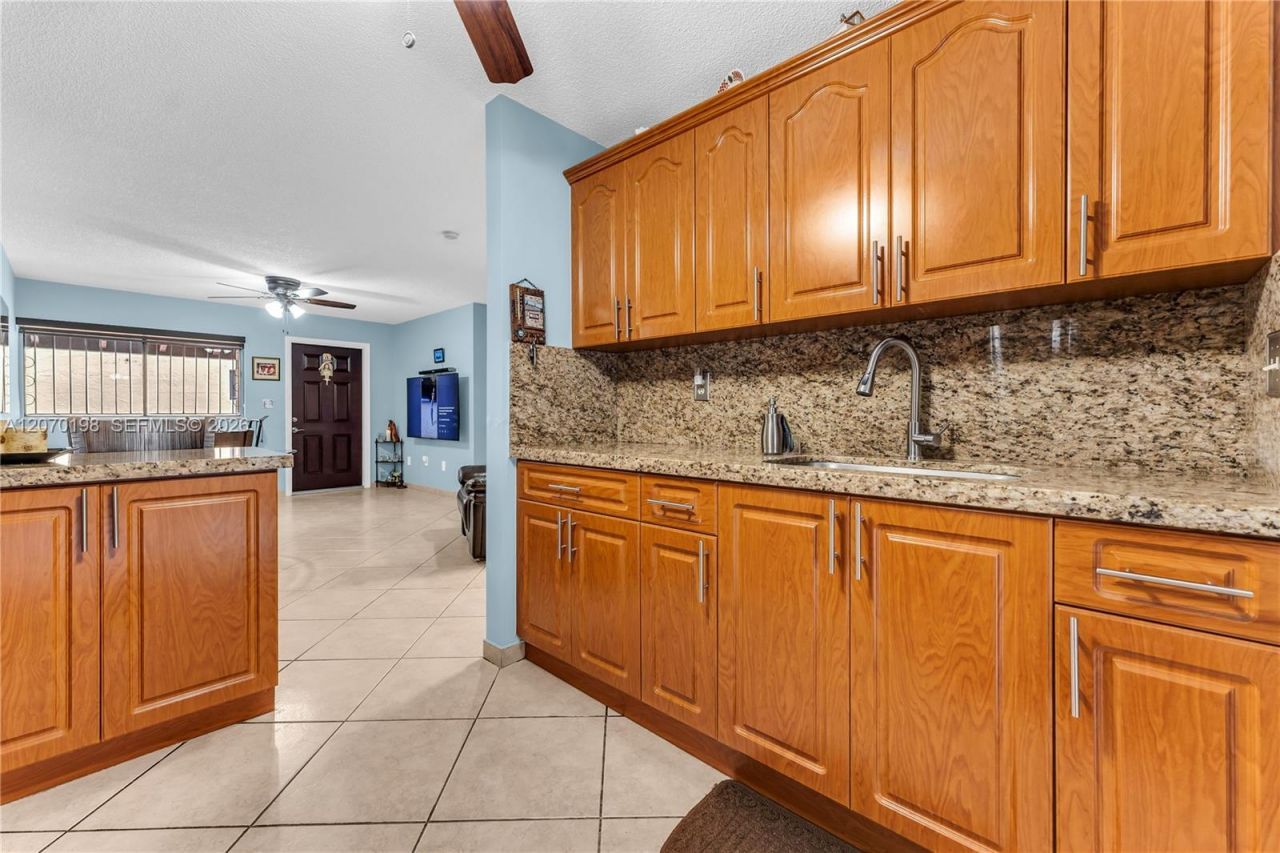 2765 W 61st Pl, Unit 103, Hialeah, FL 33016 Photo