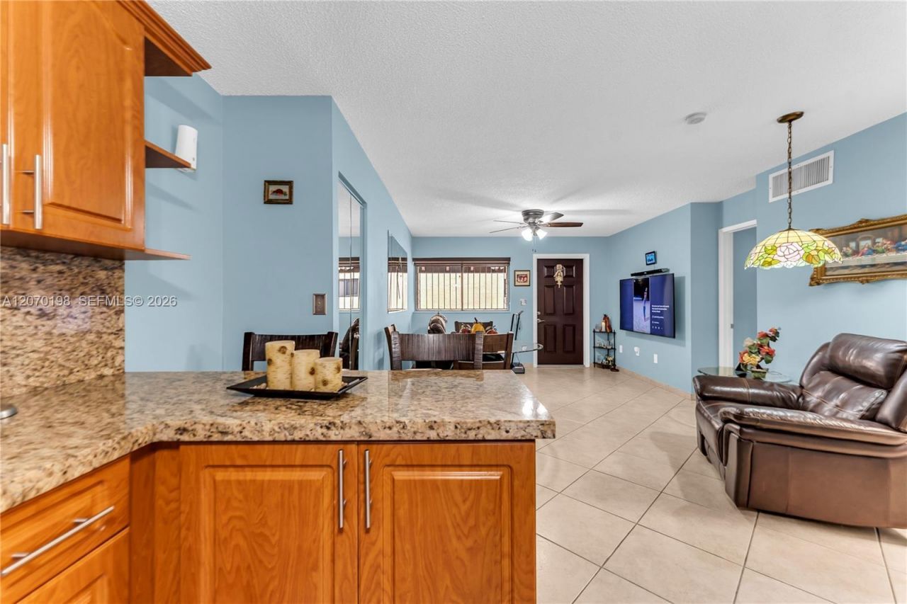 2765 W 61st Pl, Unit 103, Hialeah, FL 33016 Photo